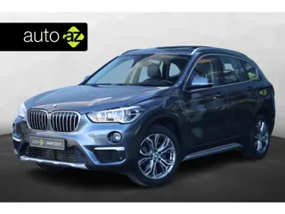 BMW X1 xDrive20i High Executive / Panorama / Sportstoelen