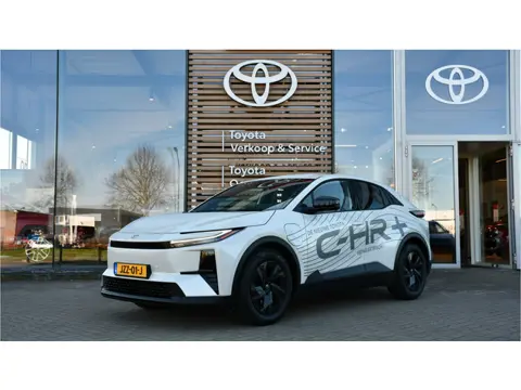 Toyota C-HR+ First Edition 77 kWh Automaat 224pk | Achterklep elektrisch | Stoel&Stuur verwarming | 