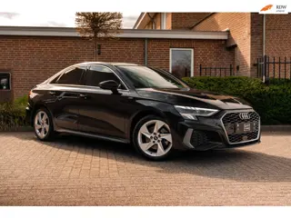 Audi A3 Limousine 30 TFSI S Edition 110 PK Aut. 2x S-Line Pano LED Matrix Trekhaak 17''