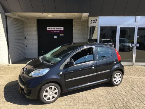 Peugeot 107 1.0-12V Urban Move / APK 2027 / AIRCO / 5 DEUREN / KLEIN / ZUINIG