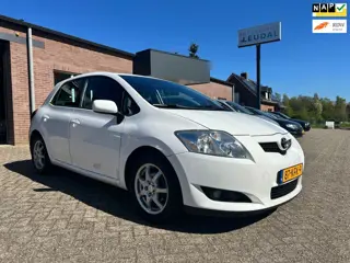 Toyota Auris 1.8 Aspiration // Nieuwe APK bij aflevering