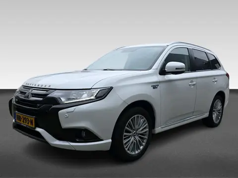 Mitsubishi Outlander 2.0 PHEV Instyle+ | Automaat | Volleder | Pano | Stoel/Stuurverwarming | 360 Ca