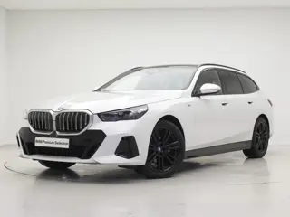BMW 5 Serie Touring 520i M-Sport | Driving Assistant Plus | Harman Kardon | Panorama | Standkachel |