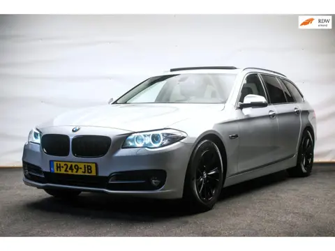 BMW 5-serie Touring 520d High Executive Automaat [ Panoramadak Luchtvering Bi-Xenon Trekhaak Leder S