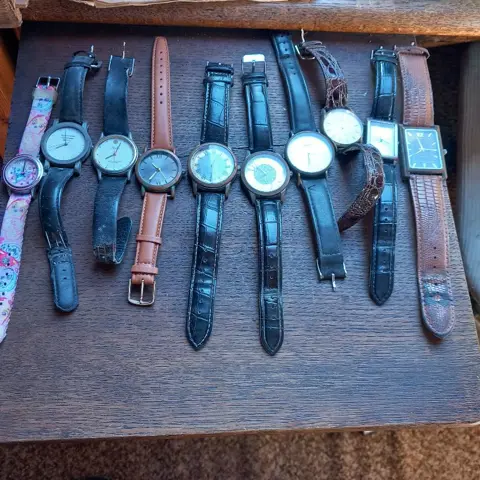 horloges - 10 stuks, lopen niet, batterijen leeg