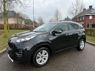 Kia Sportage 1.6 GDI First Edition Ook zitten er 19 inch velgen GT-line met nieuwe zomerbanden bij