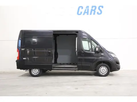 Peugeot Boxer 2.2 BlueHDi 140PK L3/H2 ZWART NAVI CAMERA PDC CRUISE CONTROL AIRCO LEASE V/A 122,- P.M