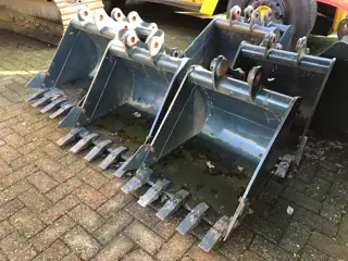 Hyundai bucket