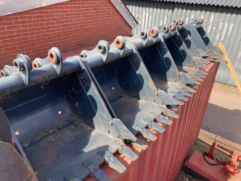 JCB 3CX 4CX Digging bucket 700 MM