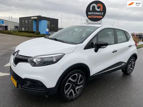 Renault Captur 2014 * 1.5 dCi Expression * PDC * LED * SMART ENTRY * EXPORT & HANDEL