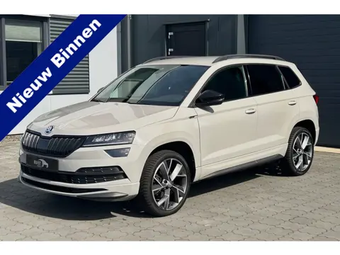 Škoda Karoq 1.5 TSI ACT 150pk DSG Sportline STOELVERWARMING LED AUTOMAAT 19" LICHTMETAAL