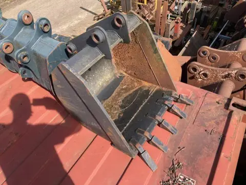 JCB NEW Digging bucket with teeth For 3CX 4CX