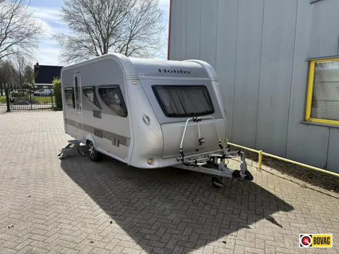 Hobby La Vita 455 UF Voortent, fietsenrek