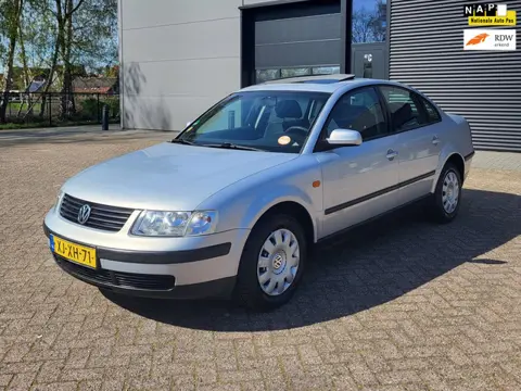 Volkswagen Passat 1.8 Automaat,Schuifdak,Airco,Cruisecontrol