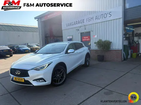 Infiniti Q30 1.6t Premium Tech 360, stoelverwarming, memory, trekhaak