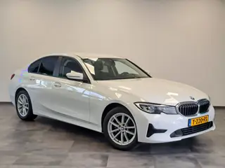 BMW 3 Serie 318i Executive Navigatie Clima Cruise PDC LM 157 PK!
