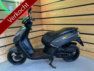 Peugeot Snorscooter Kisbee RS (bj 2016, automaat)