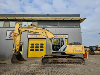 New Holland E215B ** Lage urenstand ** WE1654