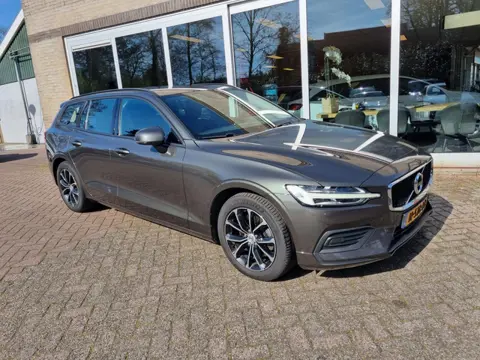 Volvo V60 2.0 B3 Momentum automaat Advantage trekhaak!