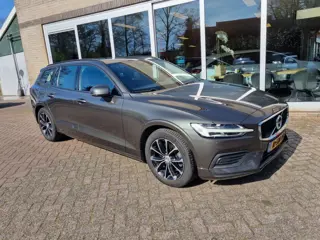 Volvo V60 2.0 B3 Momentum automaat Advantage trekhaak!
