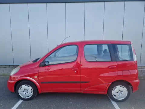 Toyota Yaris Verso 1.3-16V VVT-i Luna E (bj 2000)