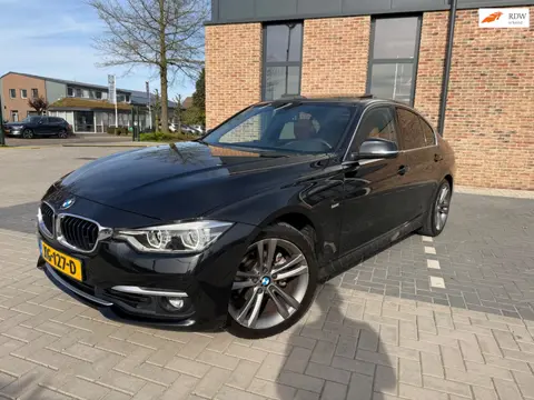 BMW 3-serie 320i Luxury Edition| M-Stuur | Leder | CarPlay | Schuifdak