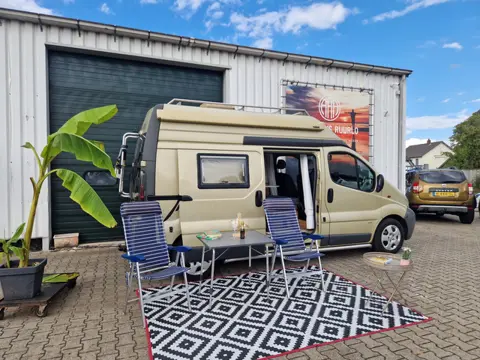 Pössl VIVARO 1.9DTI 2.9T L2H2 fabrieksafwerking 4 gordels Buscamper .   .