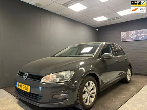 Volkswagen Golf 1.6 TDI BlueMotion DSG LM NAP NL 1eigenaar dealer onderhouden.