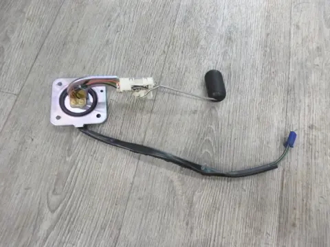 BRANDSTOFNIVEAU METER Honda VFR 800 I 2002 - 2013