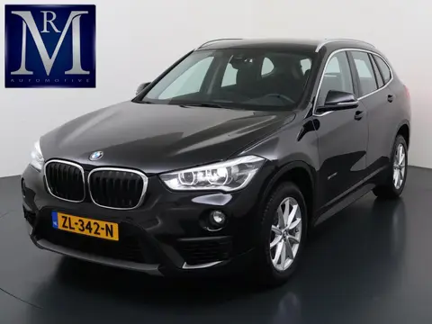 BMW X1 sDrive18i Executive VAN € 21.900,- VOOR € 19.440,- UW LENTEVOORDEEL: € 2.460,-! | LED| ELEKTR