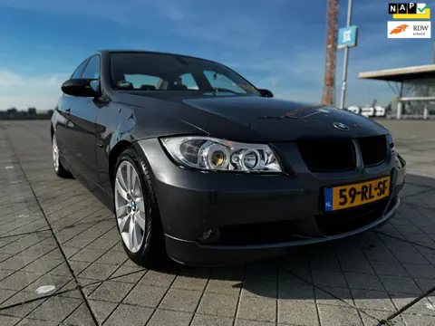 BMW 3-serie 325i Dynamic Executive AIRCO CRUISE TREKHAAK NAP
