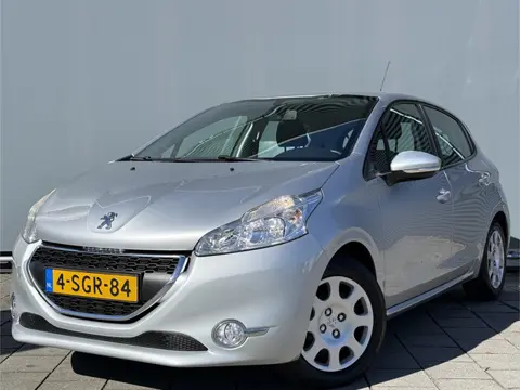 Peugeot 208 BWJ 2013 | NWE KOPPELING & APK | TREKHAAK | AIRCO | NAVI | CRUISE | EL RAMEN | STUURBEKR
