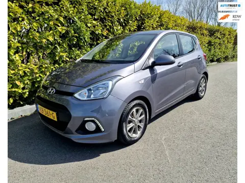 Hyundai I10 1.0i St en St verwarming Airco Cr Control Bluetooth