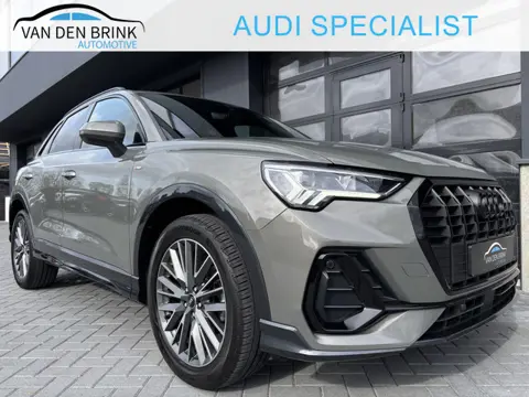 Audi Q3 35 TFSI S-line Chronos grey (bj 2023, automaat)