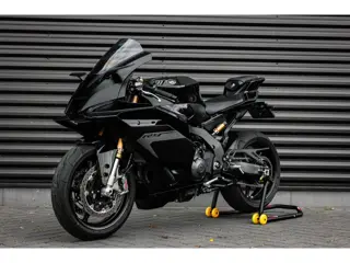 Yamaha Sport R9 ABS 119PK 2025 / 1DKM / DEMO / COMPLETE DOCUMENTATIE / CUSTOM SC EXHAUST / QUICK SHI