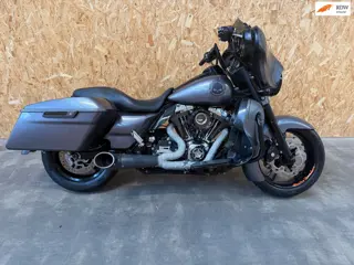Harley Davidson Street Glide Fatwheel! Airride! Dikke motor