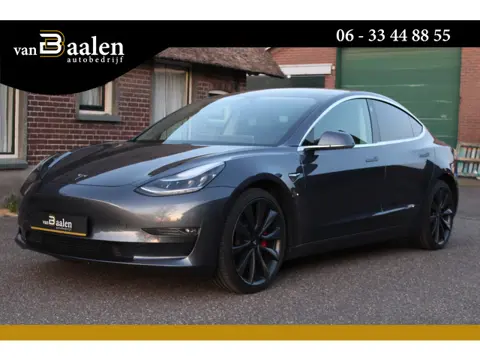 Tesla Model 3 Performance AWD 75 kWh SOh LEER NAVI PANO 105000KM!!