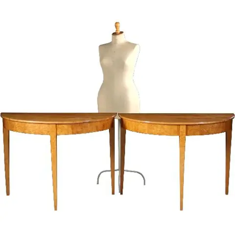 Antieke tafels / Stel blonde esdoornhouten  demi lune tafels ca. 1890