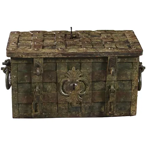 Antiek Varia / Grote Neurenberger Geldkist of Armada 17e eeuw