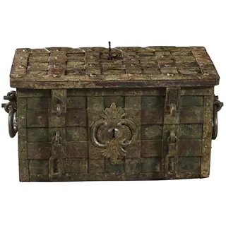 Antiek Varia / Grote Neurenberger Geldkist of Armada 17e eeuw