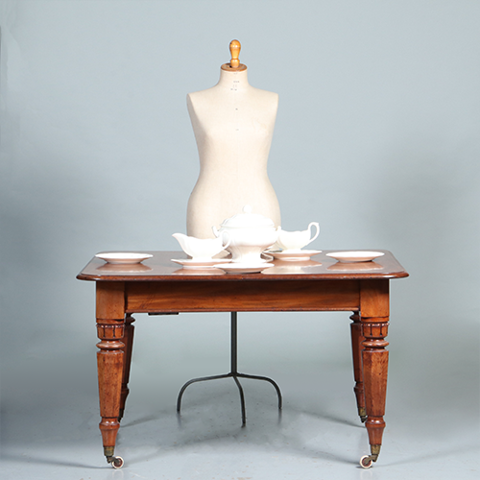 Eetkamertafel tot 12 personen Victoriaans ca 1860 in mooie oude kleur