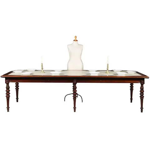 Praktische chique lange noten eetkamertafel of werktafel met wasdoek ingelegd Hollands ca 1880