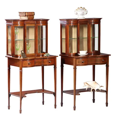 Stel van 2 kleine identieke vitrines ca 1900 Engeland