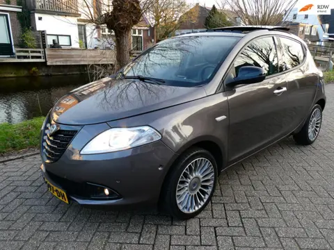 Lancia Ypsilon 0.9 Platinum 86pk Automaat Clima Leder Schuifdak 145.000km.