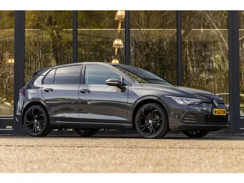 Volkswagen Golf 1.0 eTSI Life (bj 2021, automaat)