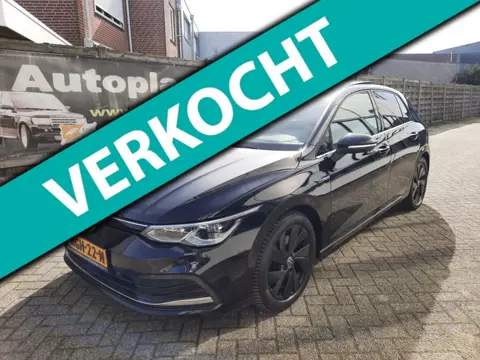 Volkswagen GOLF 1.5 eTSI R-Line MEMORIE PANORAMADAK