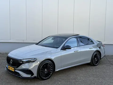 Mercedes-Benz E-klasse 300 e Sport Edition AMG Night Hyperscreen Alpinegrijs Panodak In Car Camera S