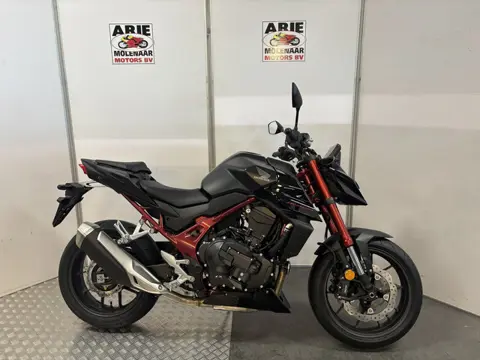 Honda CB750 Hornet E-Clutch (bj 2026)