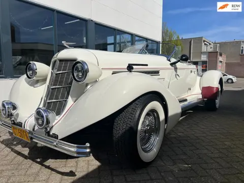 Auburn AUBURN PHAETON WIT 4 PERSOOS