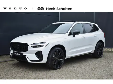 Volvo XC60 T6 Plug-in hybrid AWD Plus Black Edition | Panoramadak | Verwarmbare voorstoelen en achte